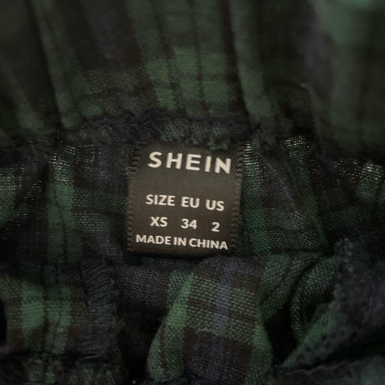 SHEIN Women's Navy and Green Shorts (2)