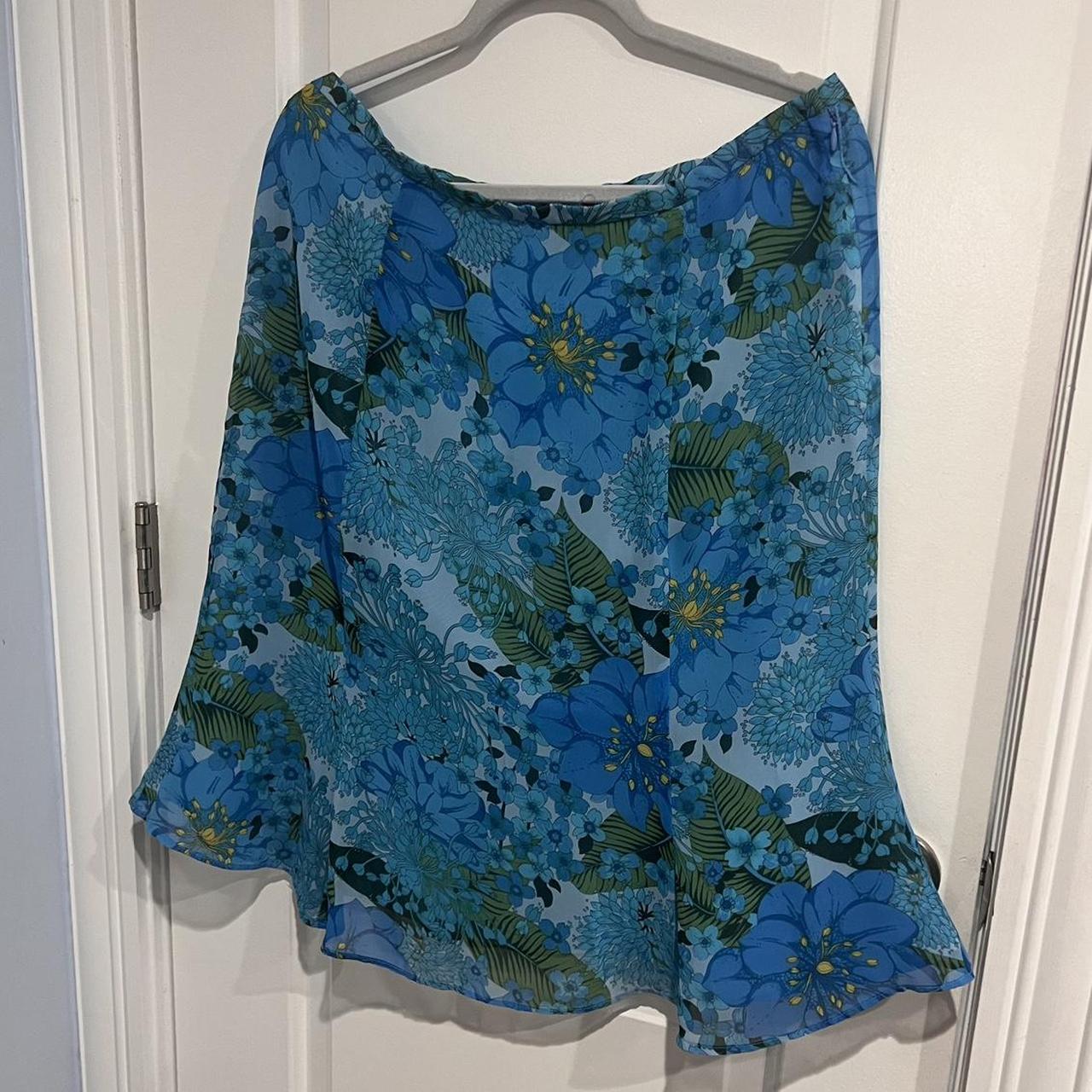 mid knee/midi blue floral skirt size XL - Depop