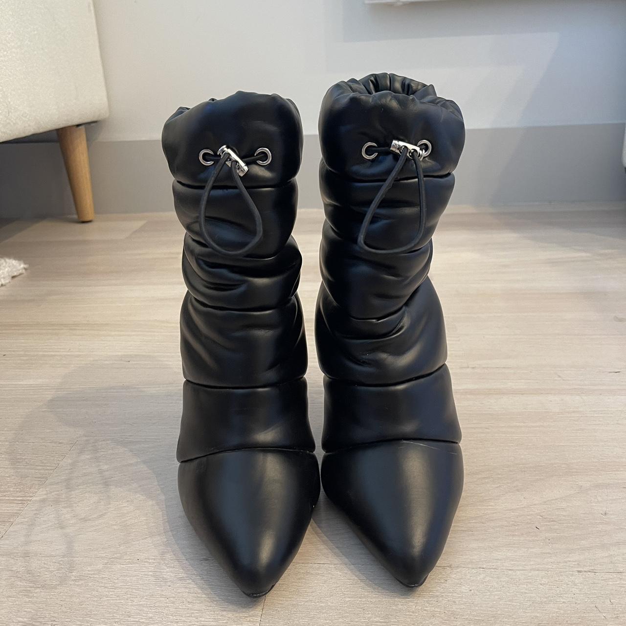 Steve madden puffer boots never worn! - Depop