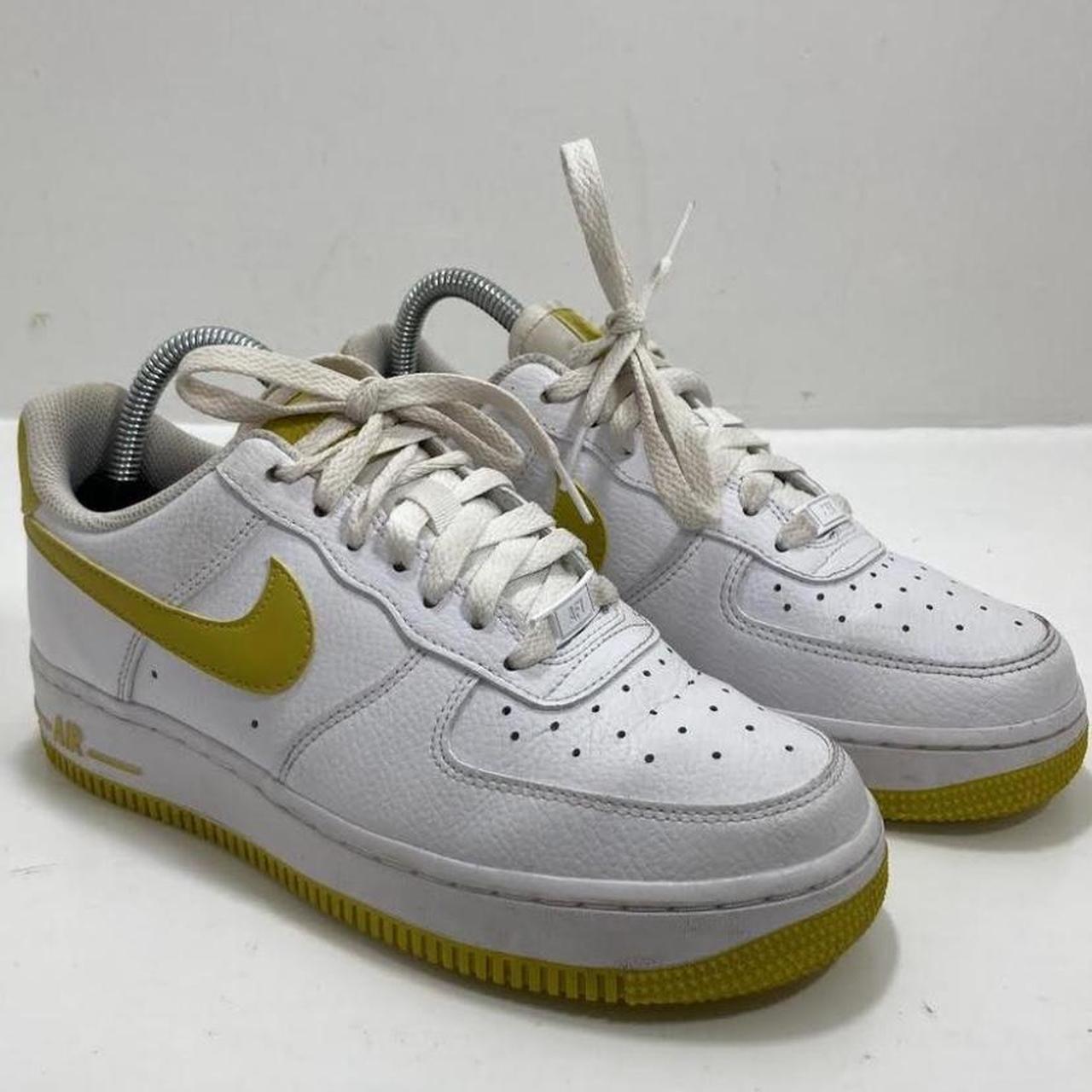 Nike Women's White and Yellow Trainers | Depop