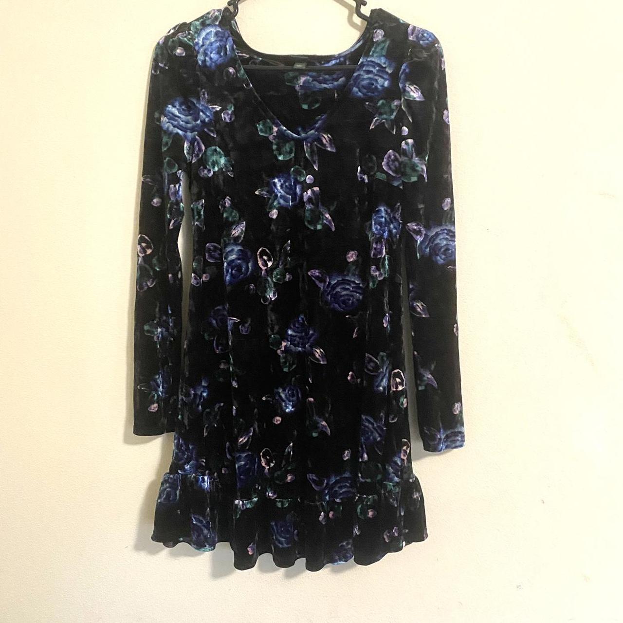 Crushed Velvet Floral Dress Has A Slight Puffed Depop