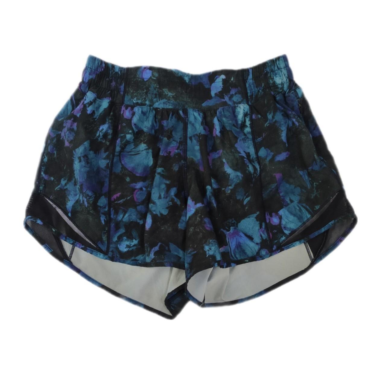 Lululemon Hotty Hot shorts 4 inch size - Depop
