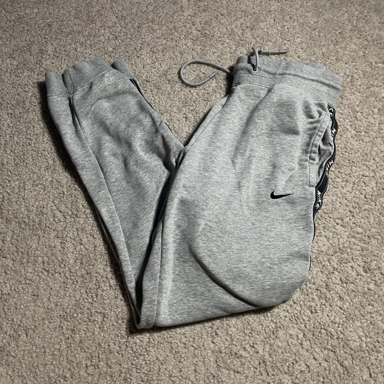 womens nike grey sweatpants