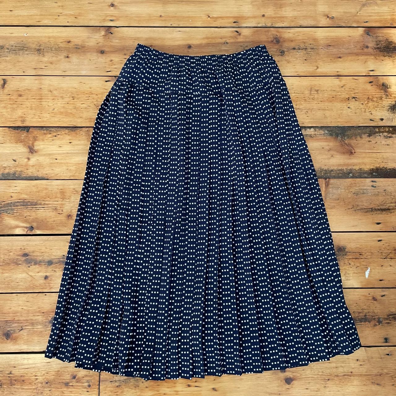 Women's White and Navy Skirt | Depop