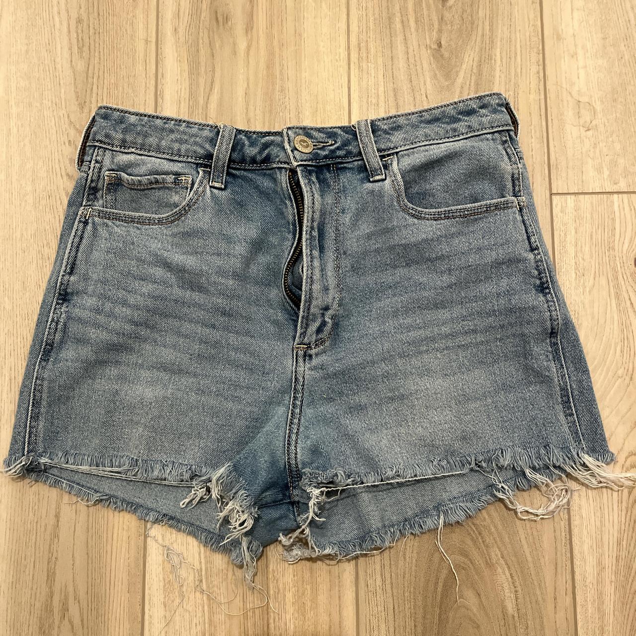 hollister shorts size w29, barely worn no flaws