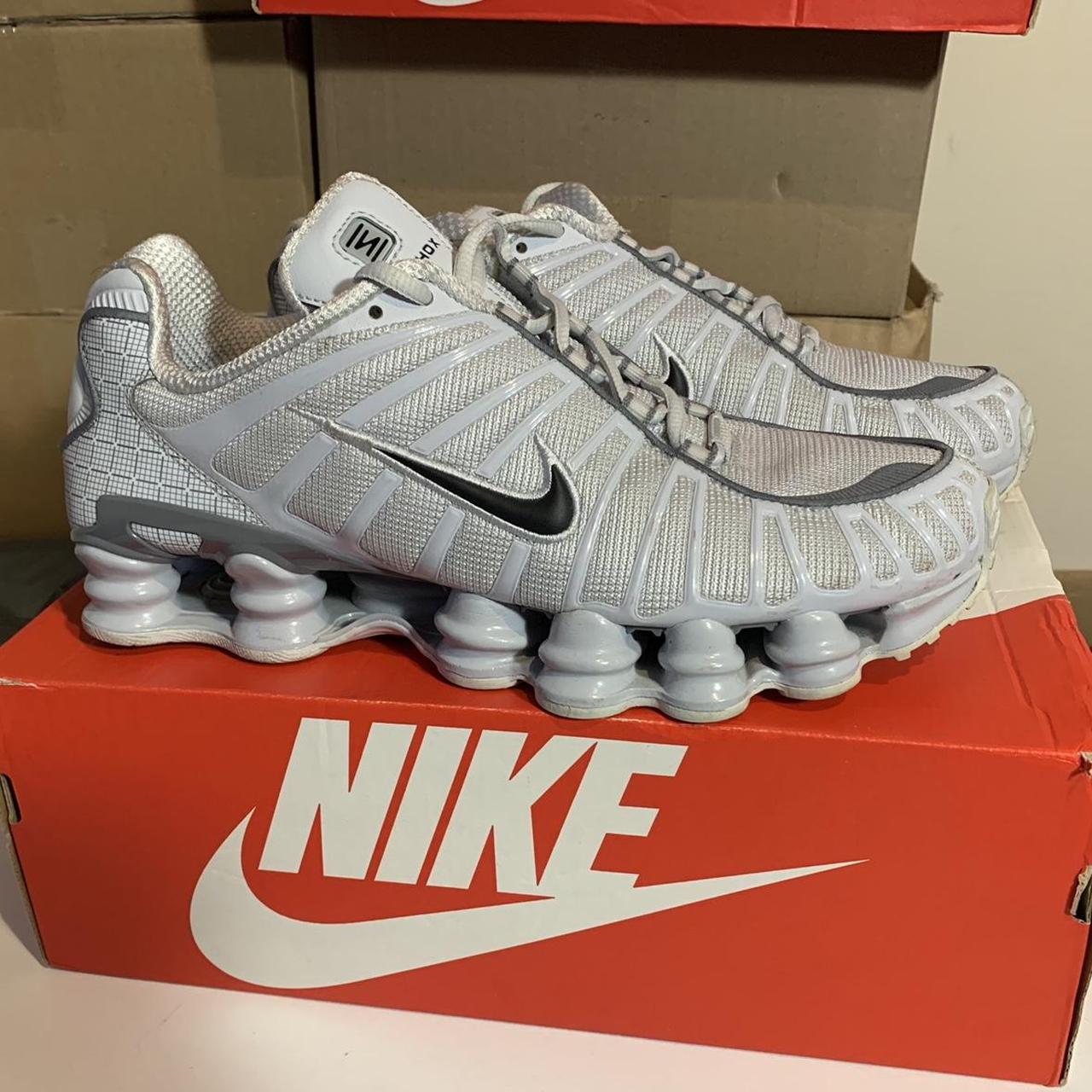 mens grey nike shox