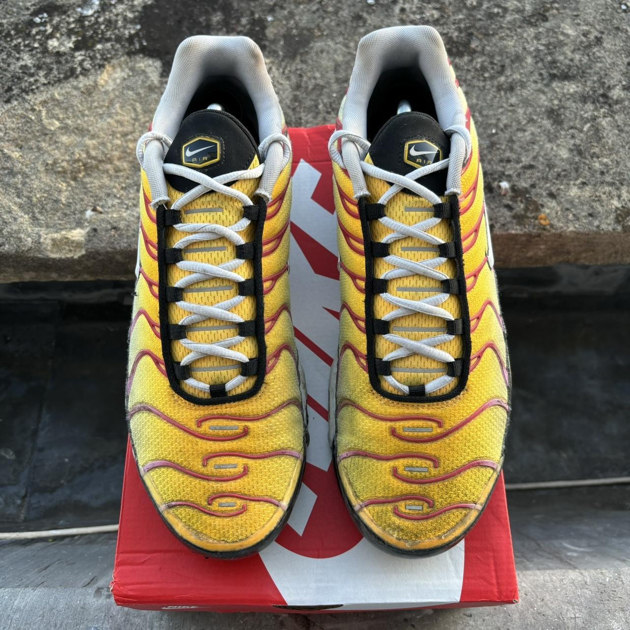 nike air max plus men's yellow