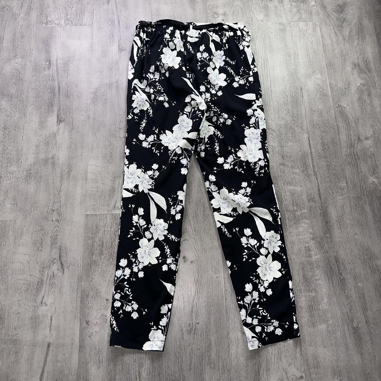 Wallis Women's Black and White Trousers | Depop