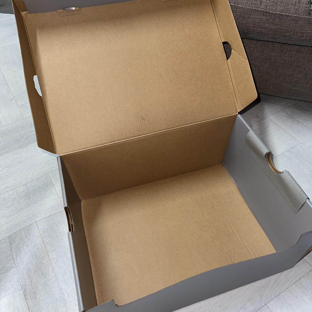 Grey clearance balenciaga box