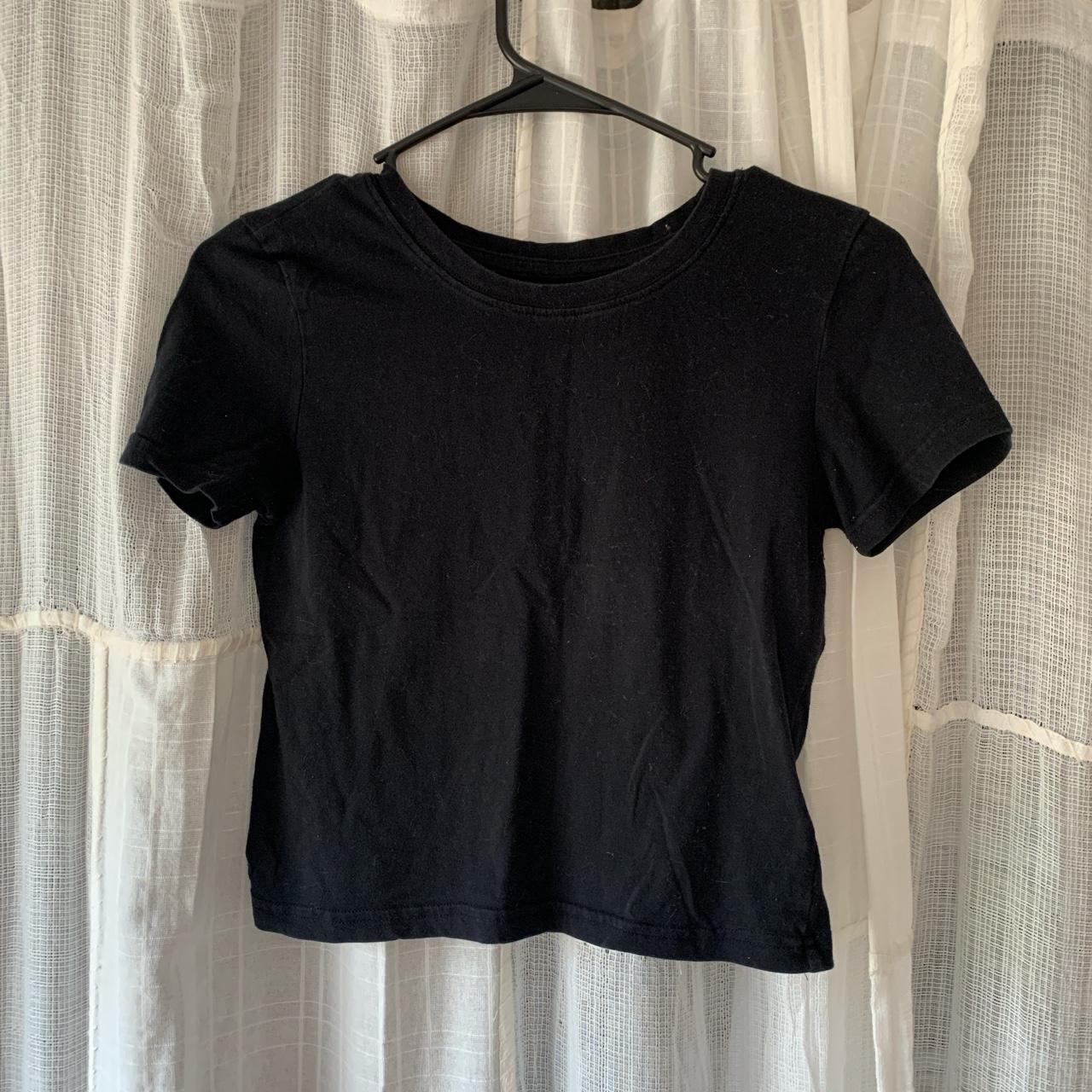 Aveto Women's Black T-shirt | Depop