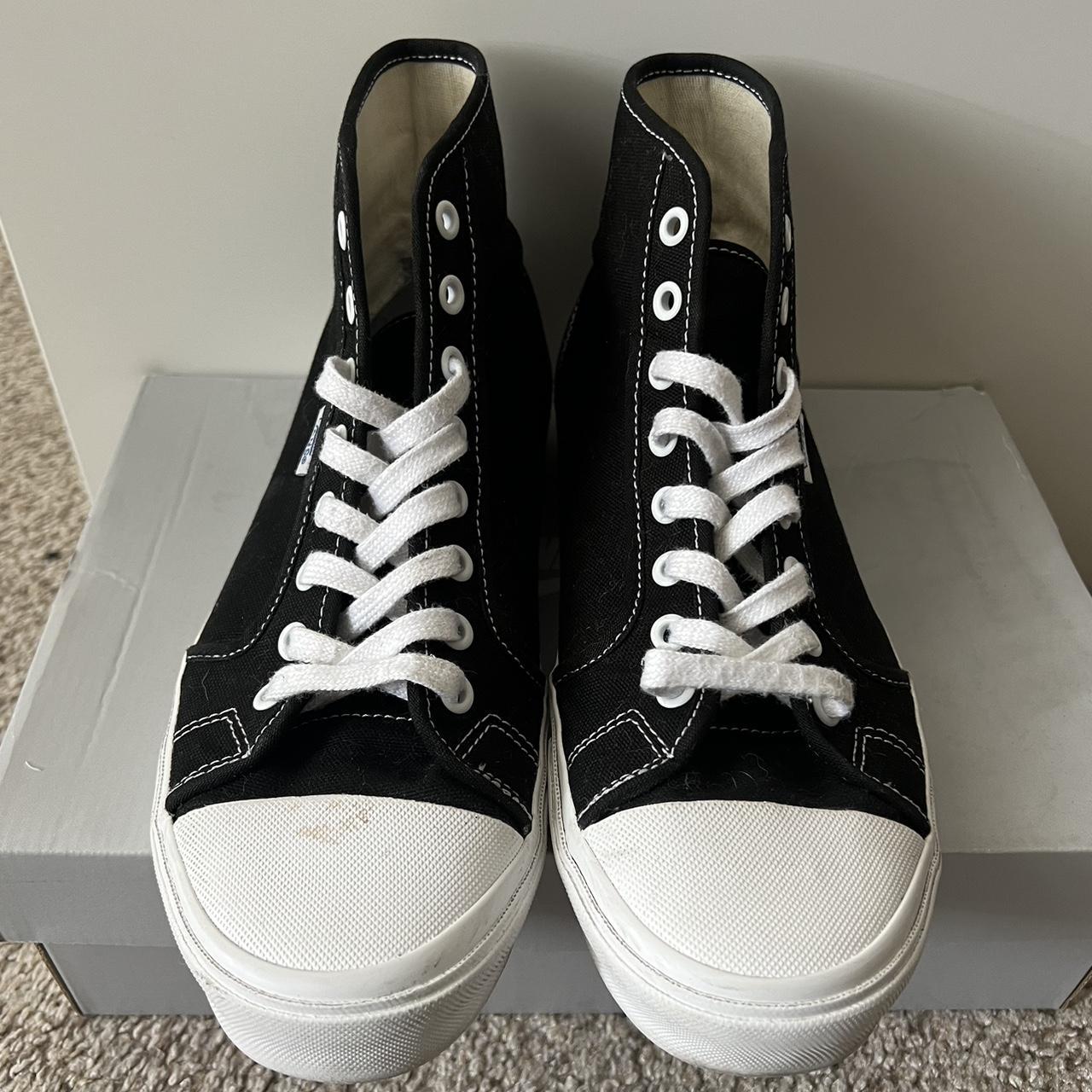 Vans Men's Black and White Trainers | Depop