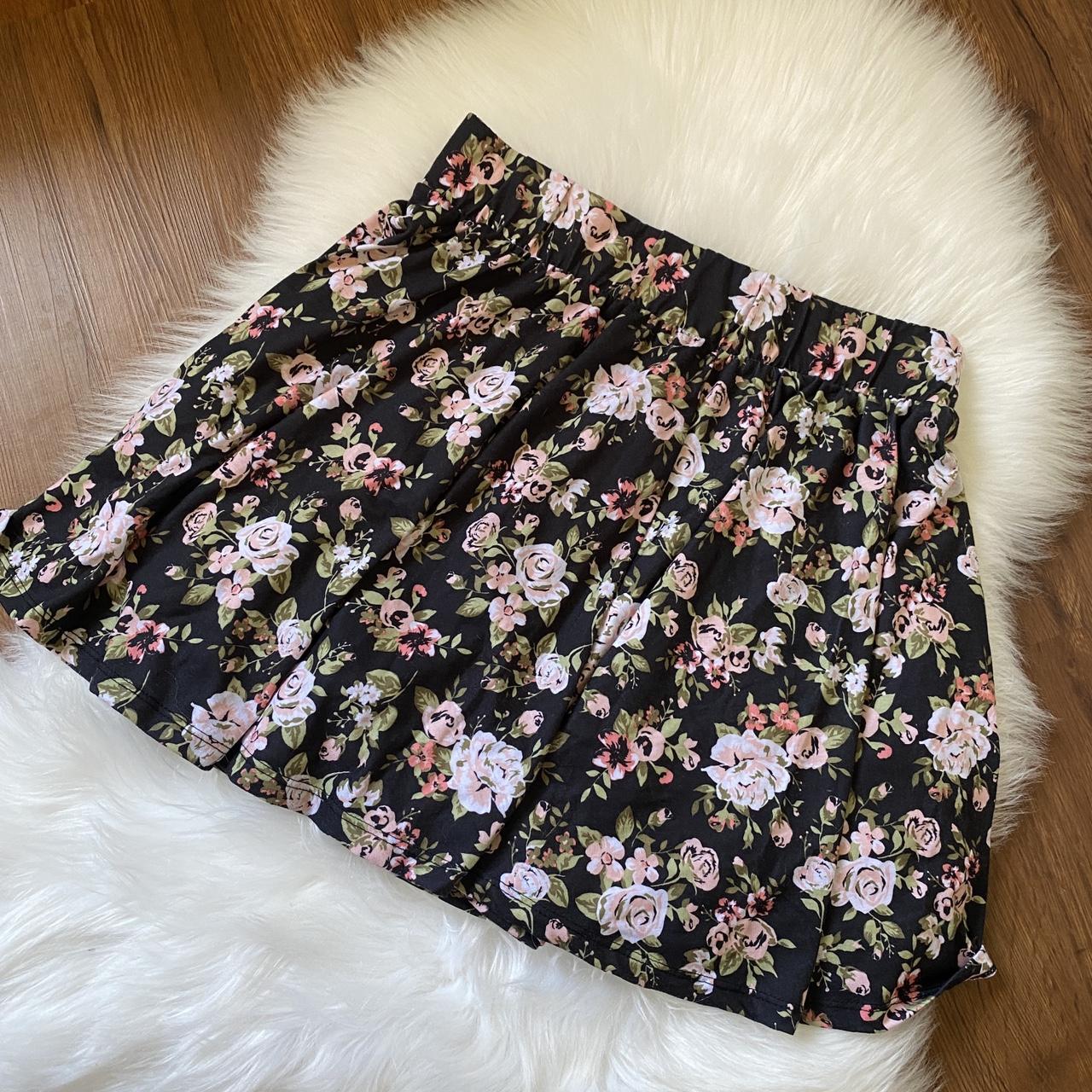 Joe Boxer Women's Black and Pink Skirt | Depop