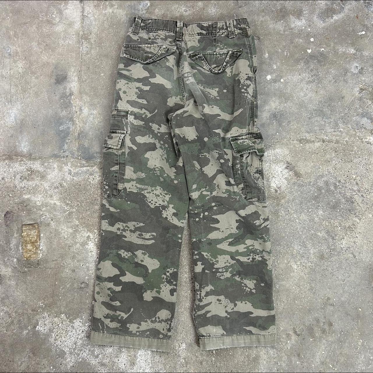 Vintage Y2K Camo Cargo Pants Women’s Size... - Depop