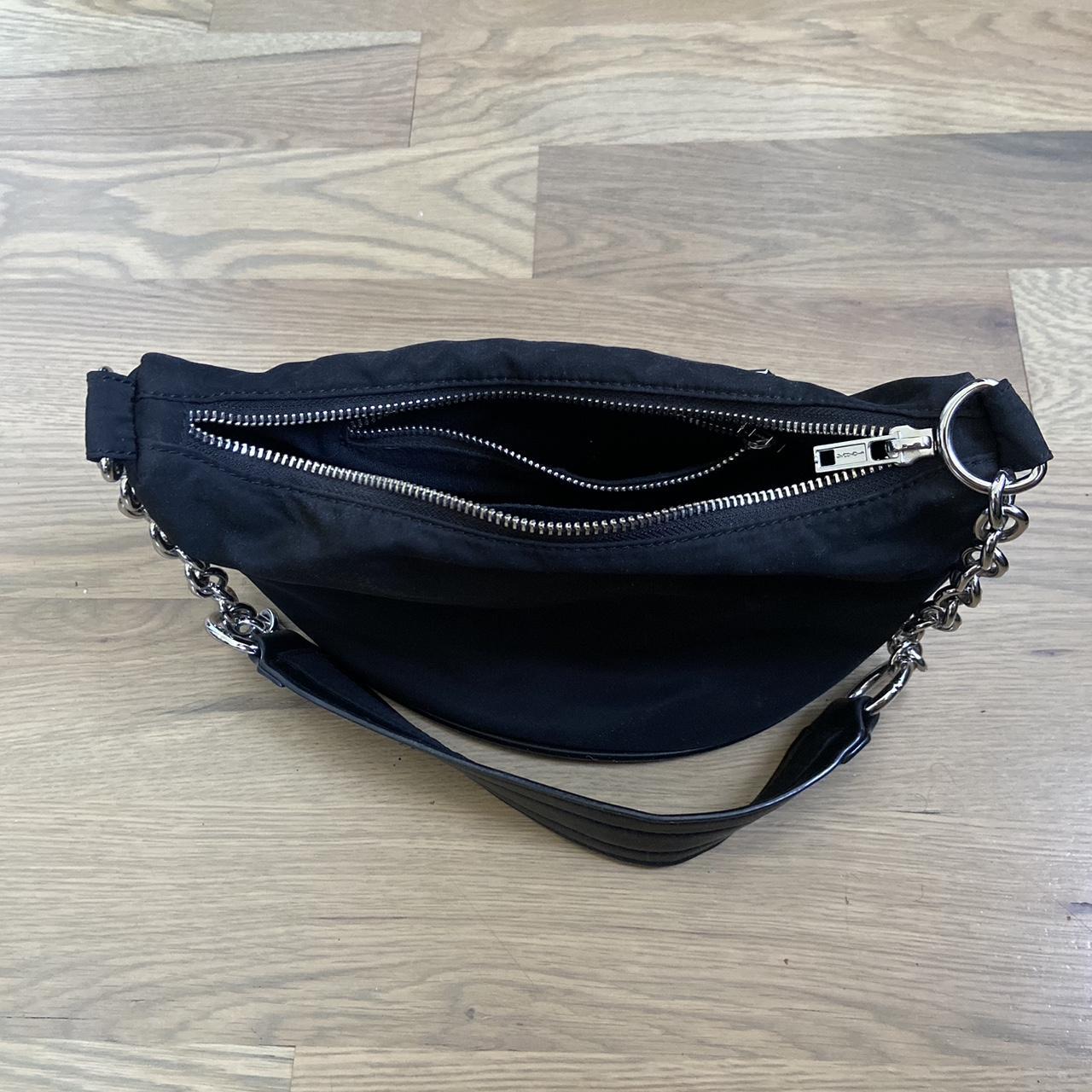 Brandy melville fanny pack best sale with chain