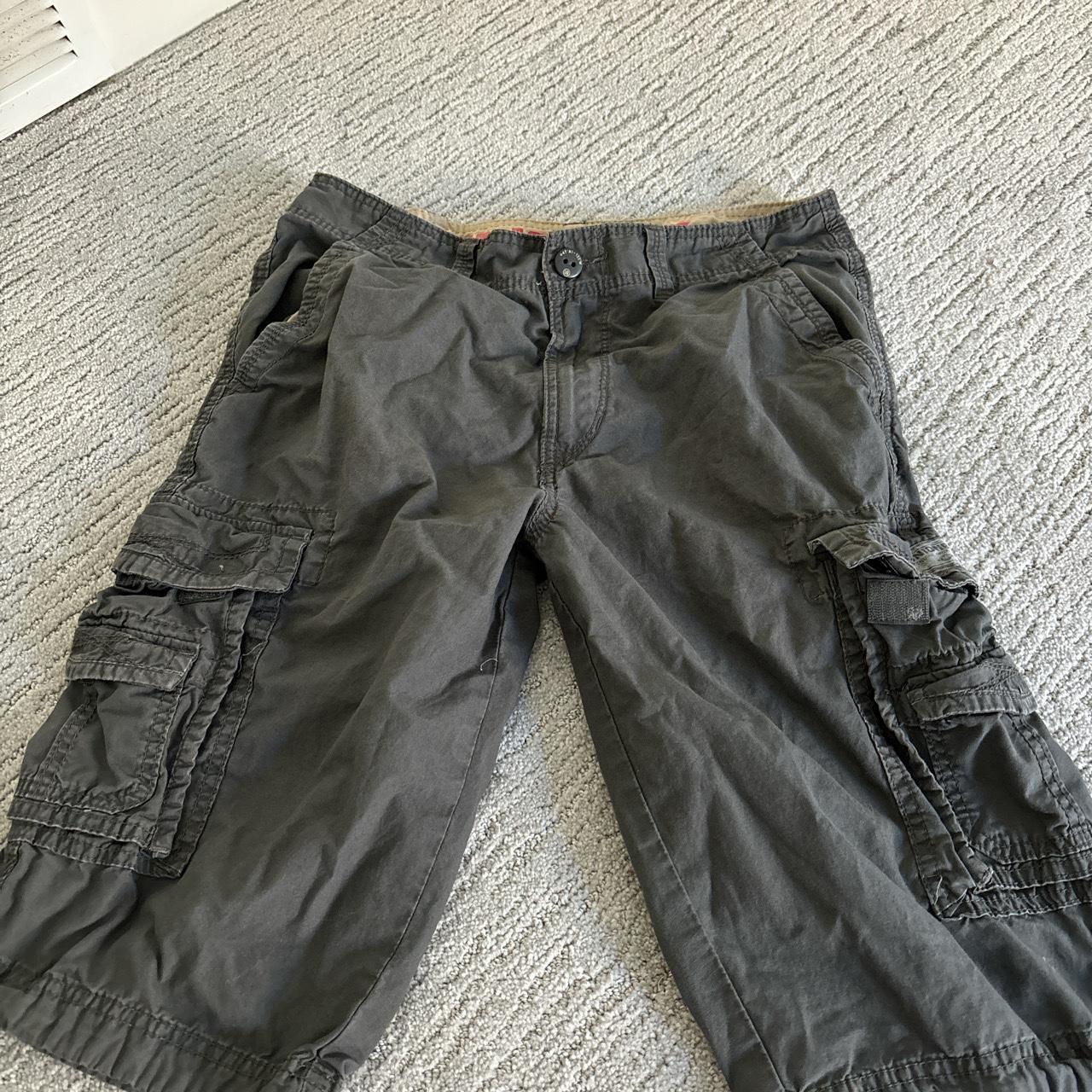 🎀dark grey cargo jorts 🎀 brand is union bay Depop