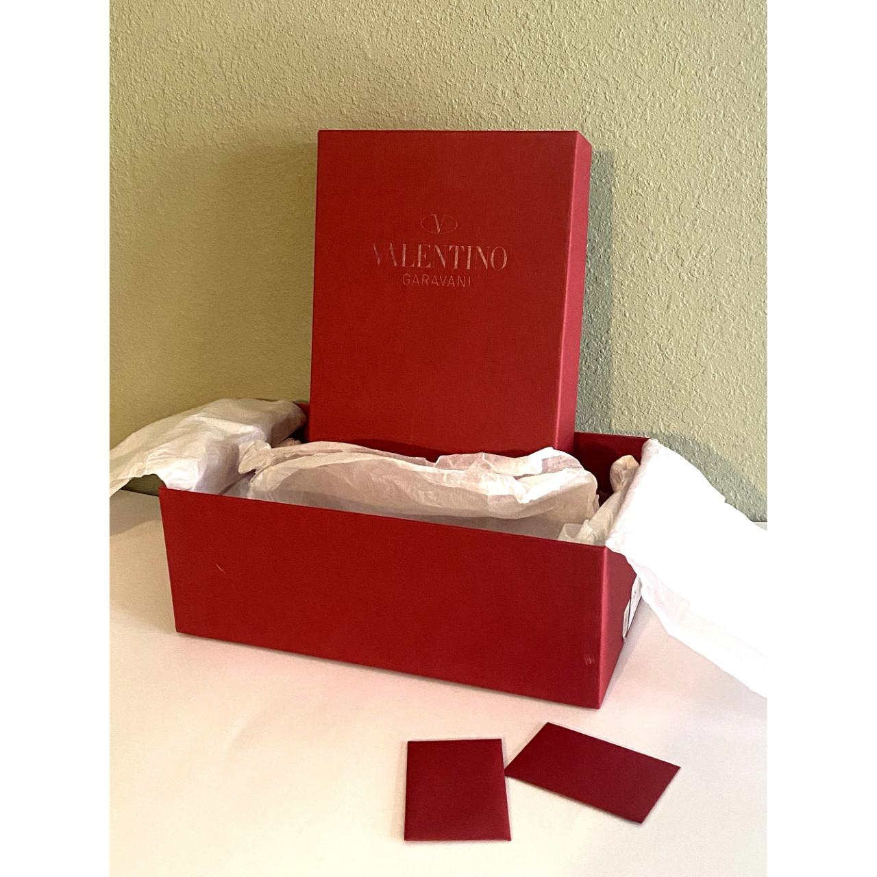 Udrydde Badeværelse Panda Valentino Garavani red empty shoe box (for thong)... - Depop