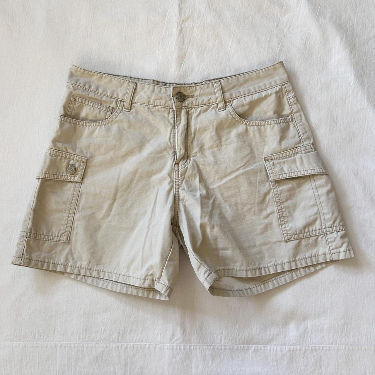 khaki mid-rise cargo shorts classic 90s Union Depop