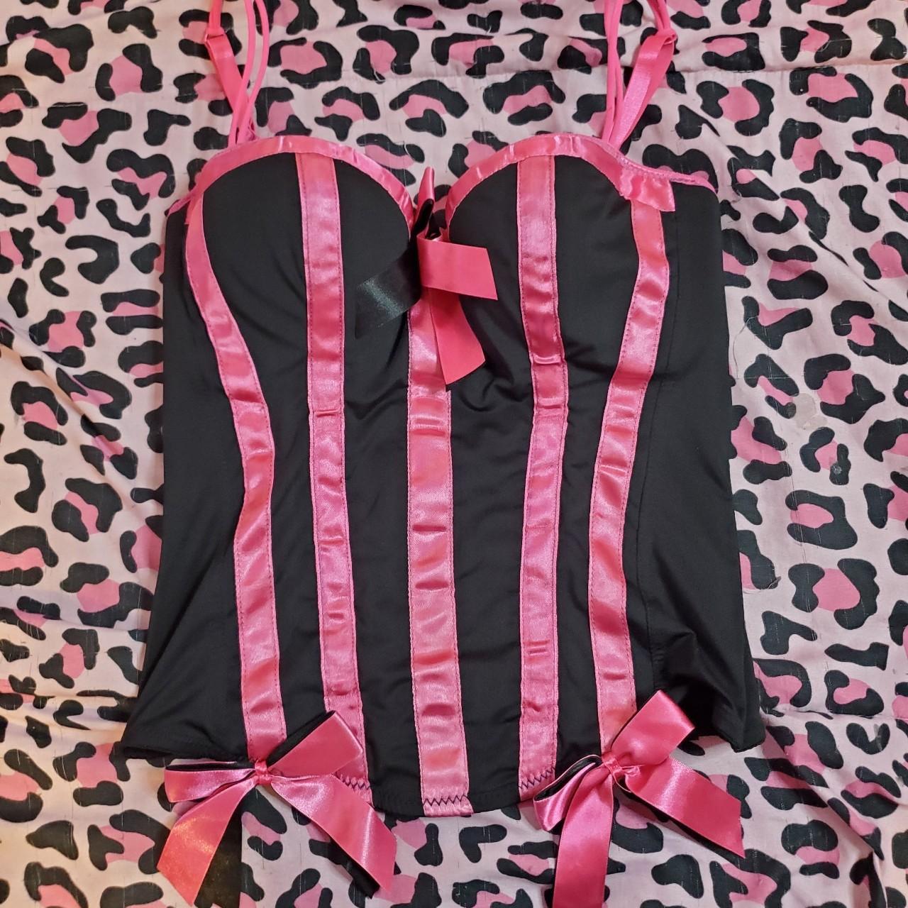 Cute lil corset that I have zero boobs for. So I... - Depop