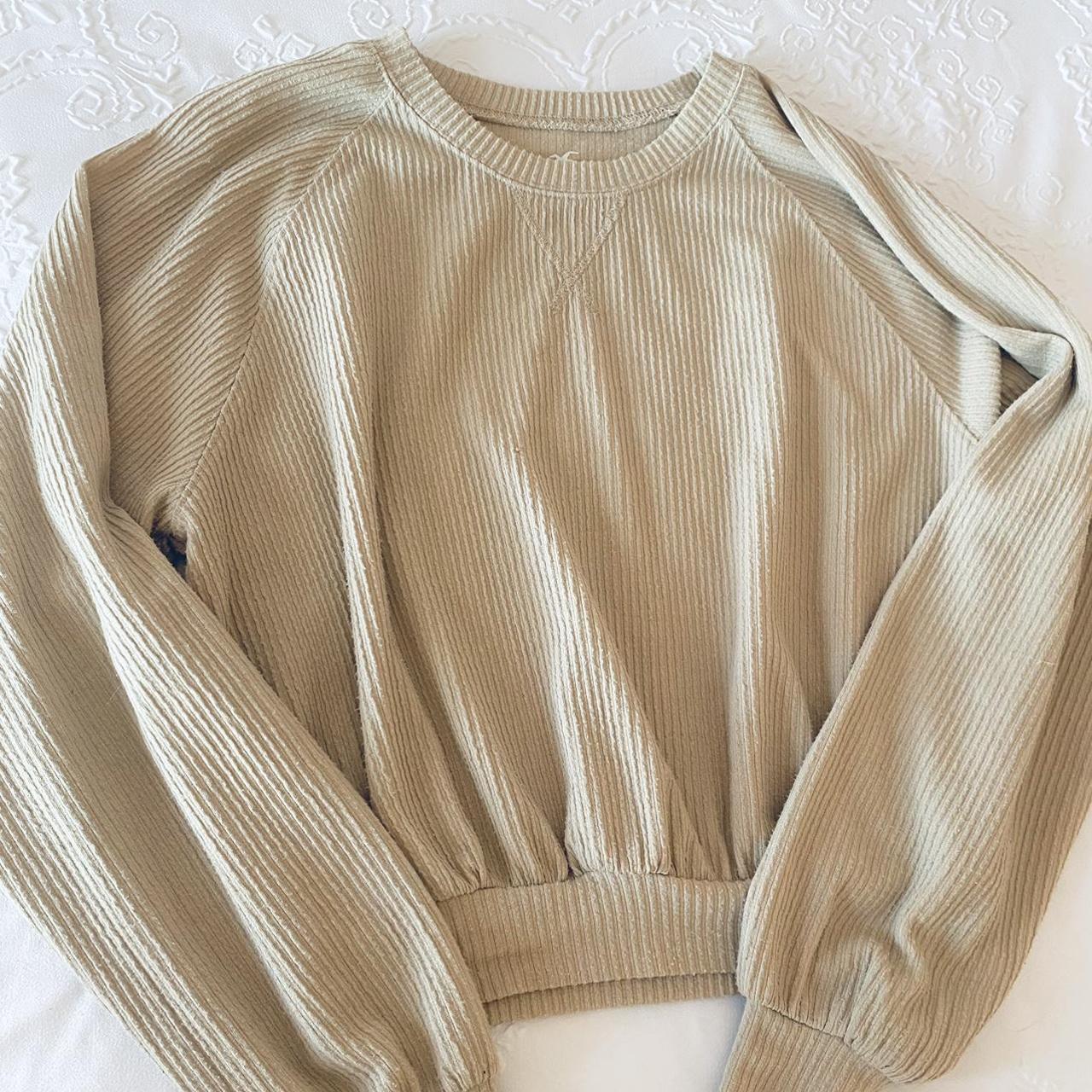 🍂Super cute Tan/Cream fall Sweater 🍂Worn a few... - Depop