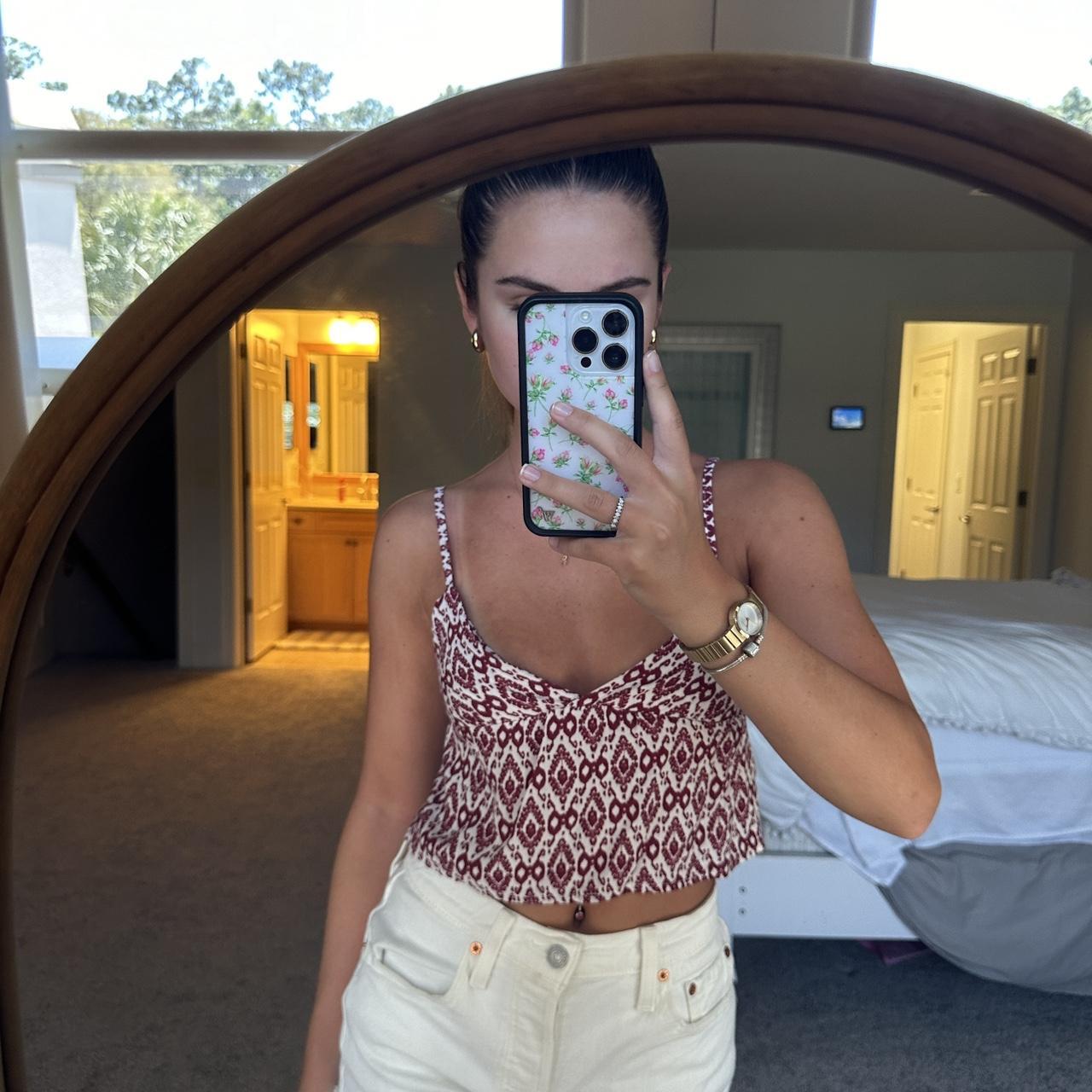 Fun subdued top. I’ve only worn once and there is a... - Depop