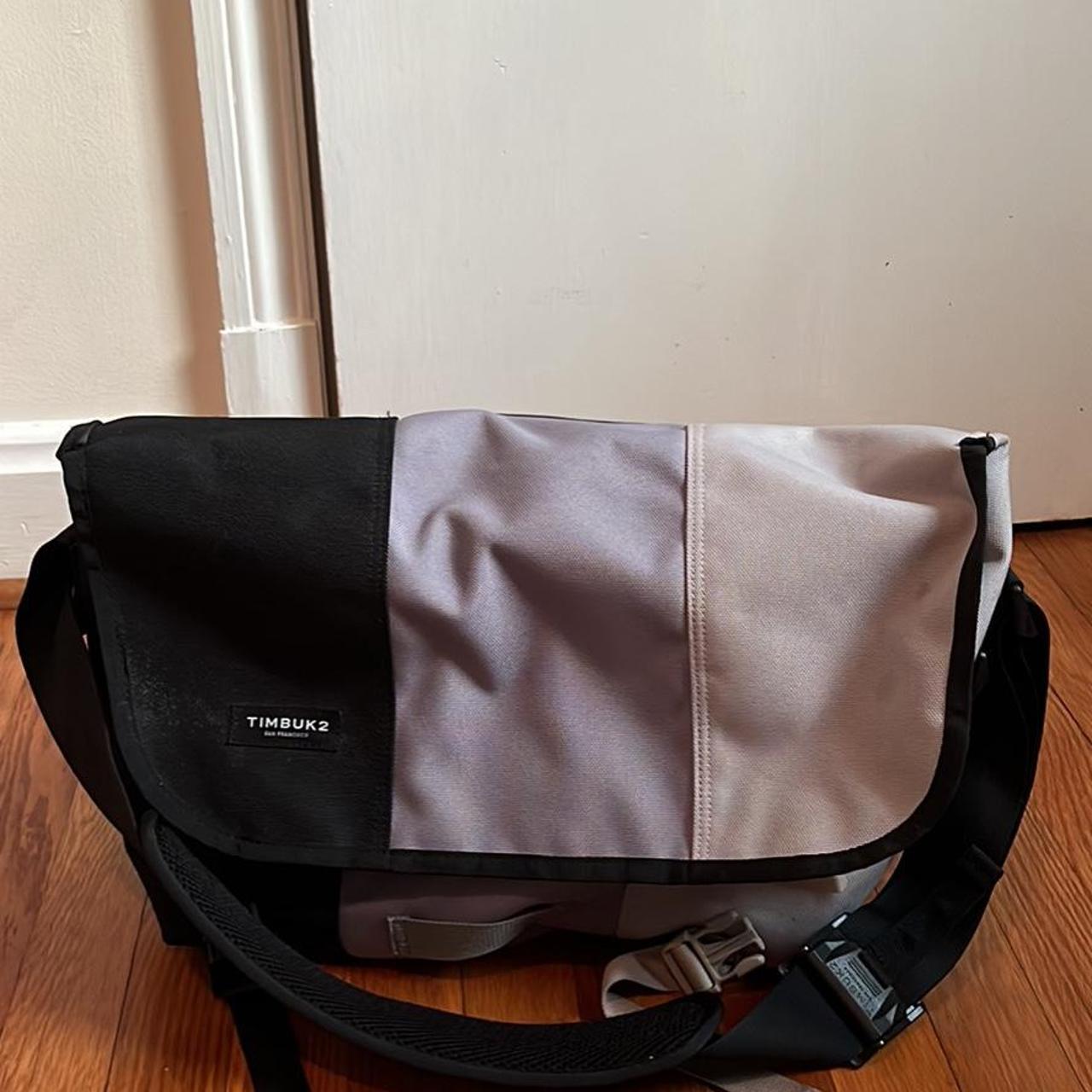 Timbuk2 brand grey messenger bag. This is a solid - Depop