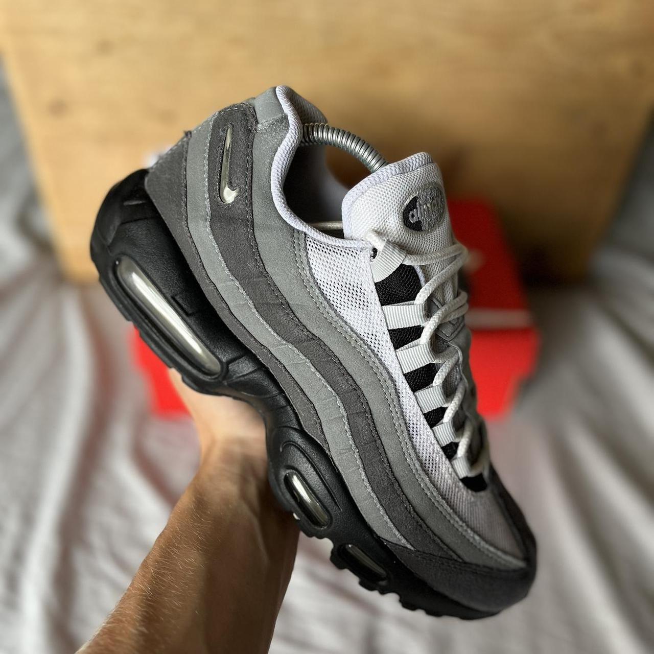 Black air max 95 size 7 best sale