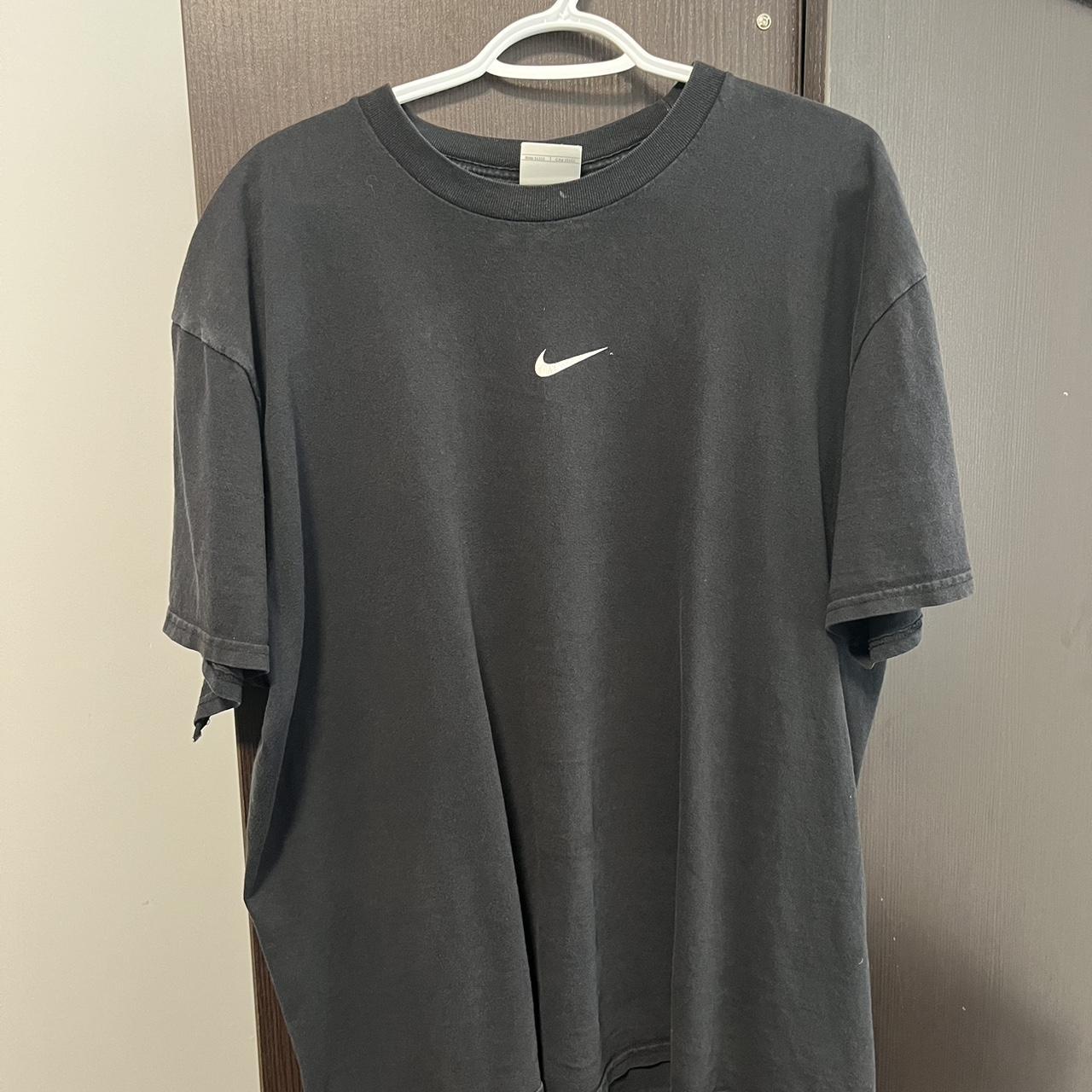 nike t shirt logo in middle