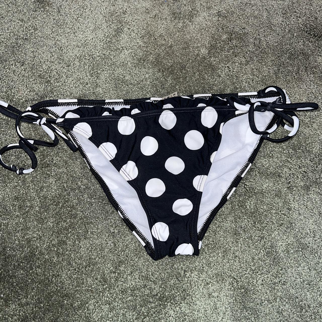 Roxy Women's Black and White Bikini-and-tankini-bottoms | Depop