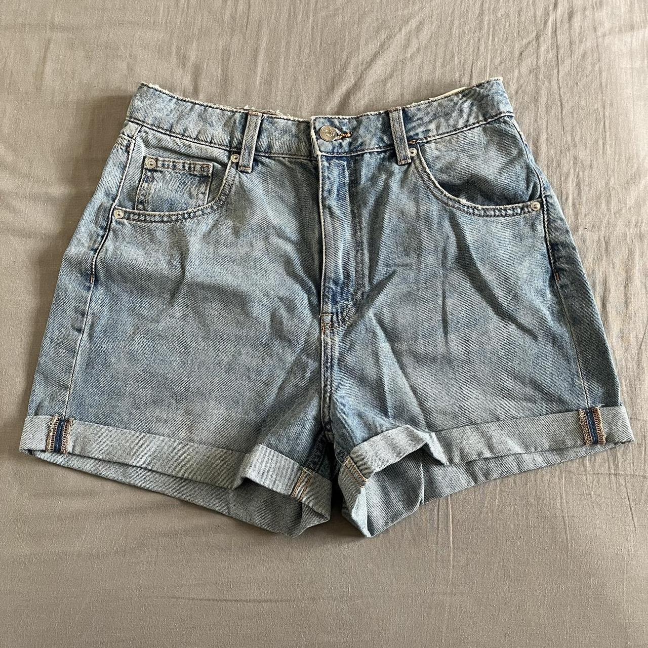 h&m divided light wash denim jeans high rise barely... - Depop