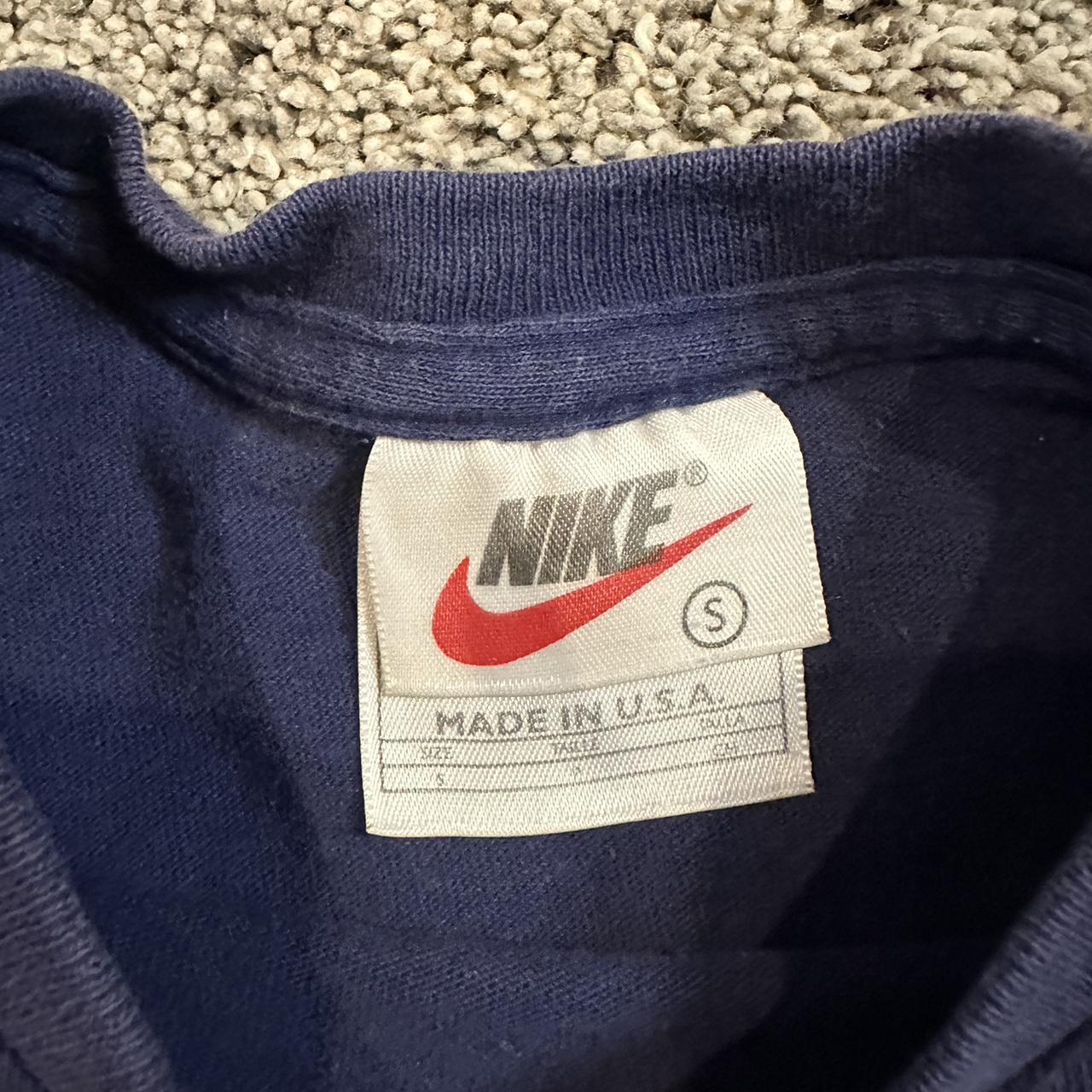 Vintage 90s Nike T-shirt. Size small - Depop