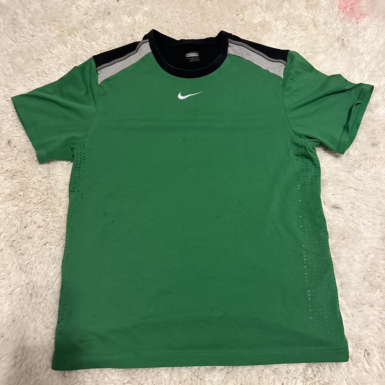 Nike Men's Green and Black T-shirt | Depop