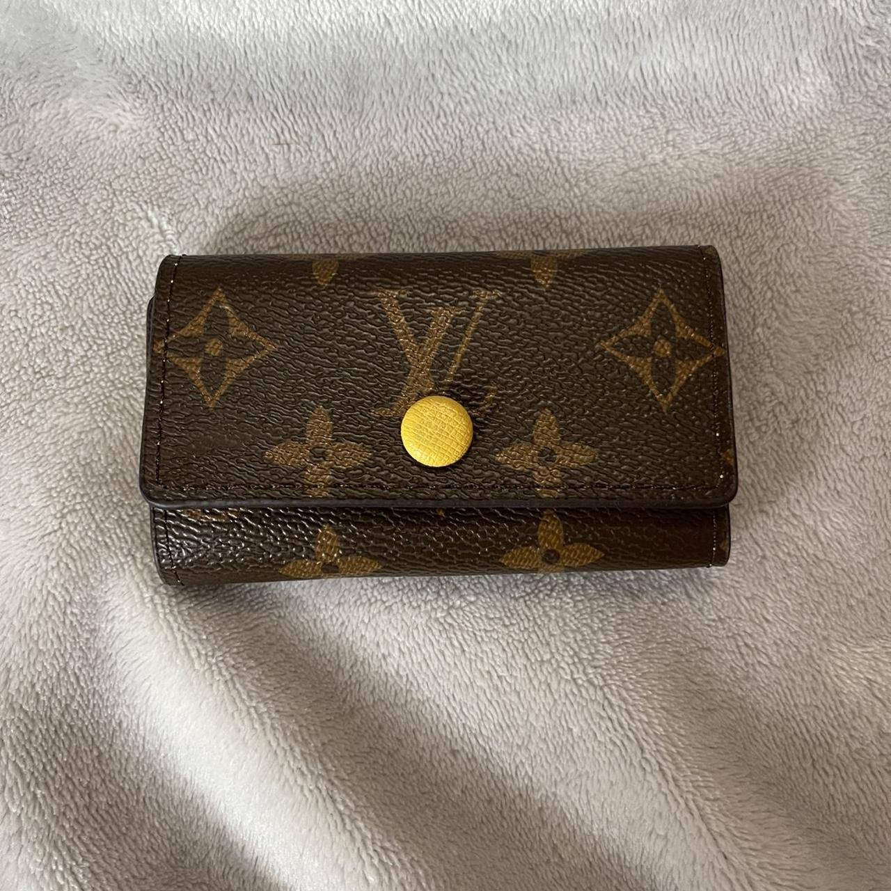 Louis Vuitton Women's Wallet-purses | Depop