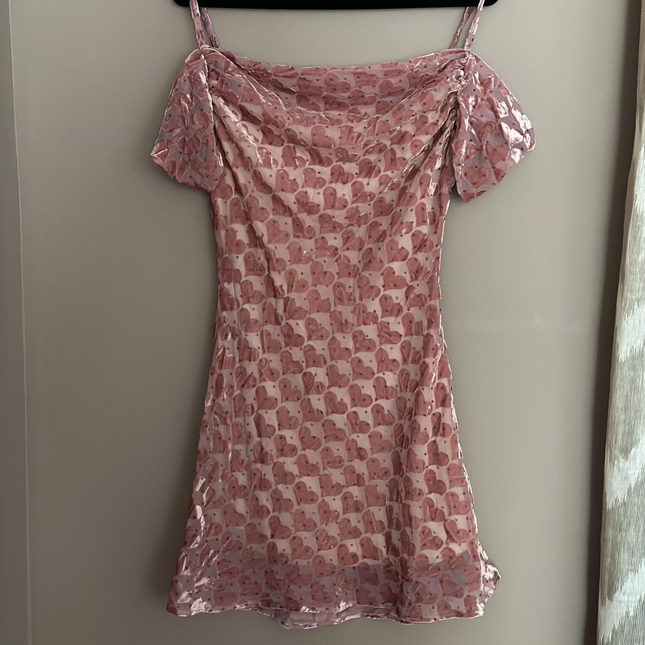 Pink heart dress #cute #trendy #goingout - Depop