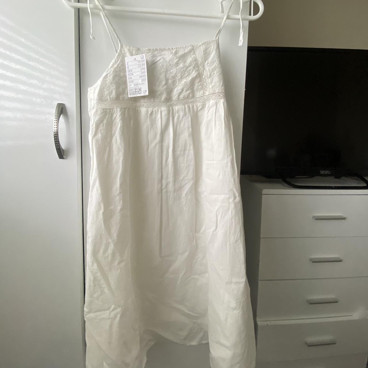 white thin dress with pattern , never worn with tags - Depop
