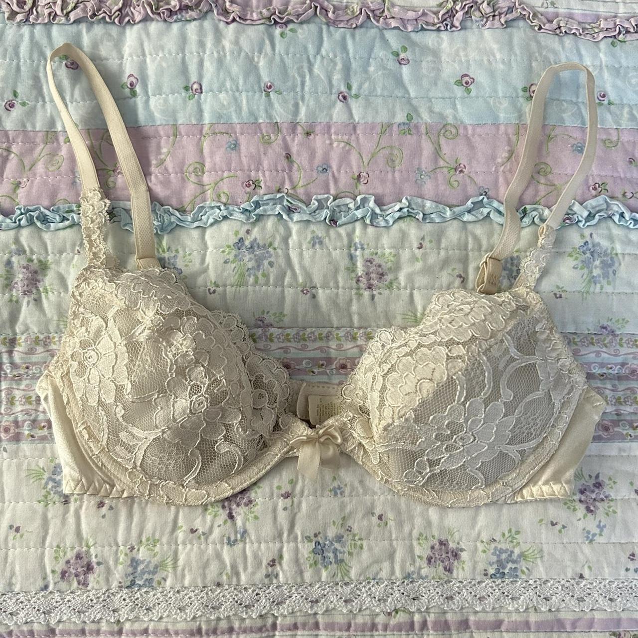 The prettiest yamamay bra with beautiful lace detail - Depop