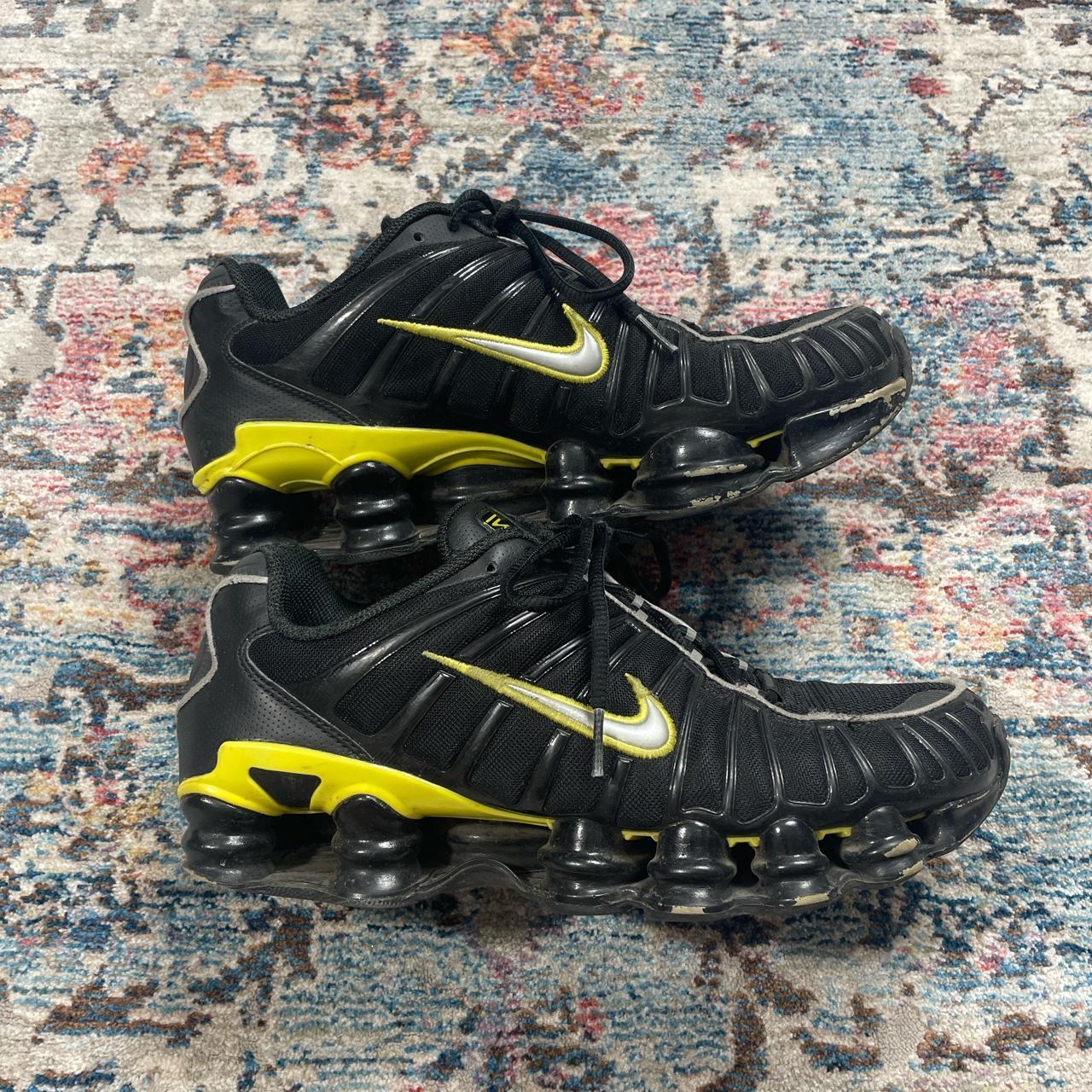 white and yellow nike shox