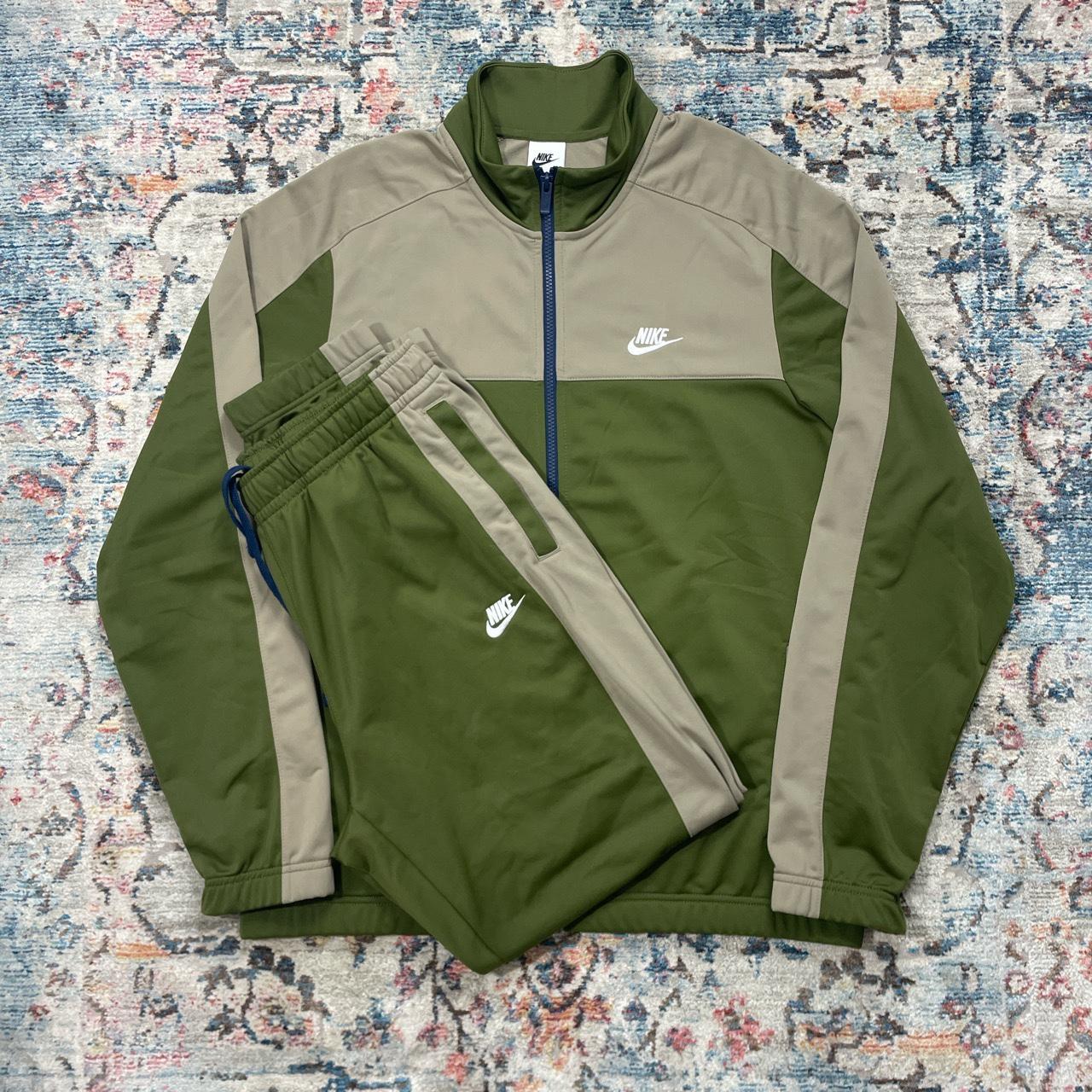 mens green nike tracksuit