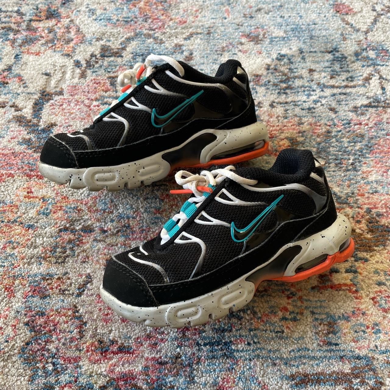 tn trainers black and white