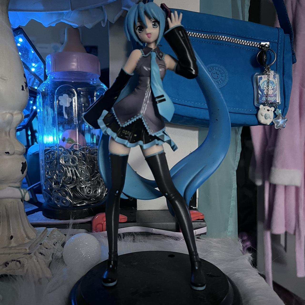 hatsune miku scale figure has some slight hair... - Depop