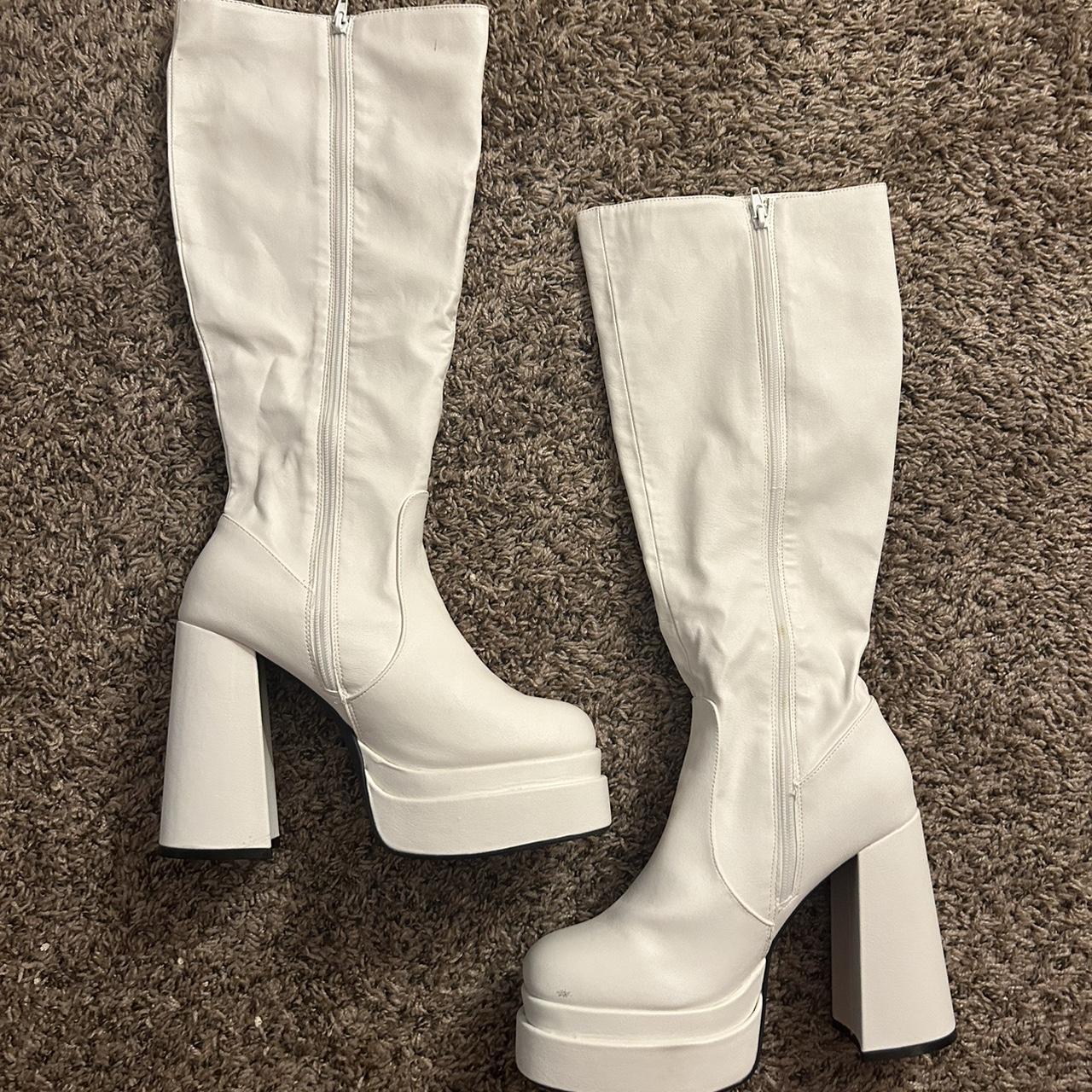 Windsor Women's White Boots (2)