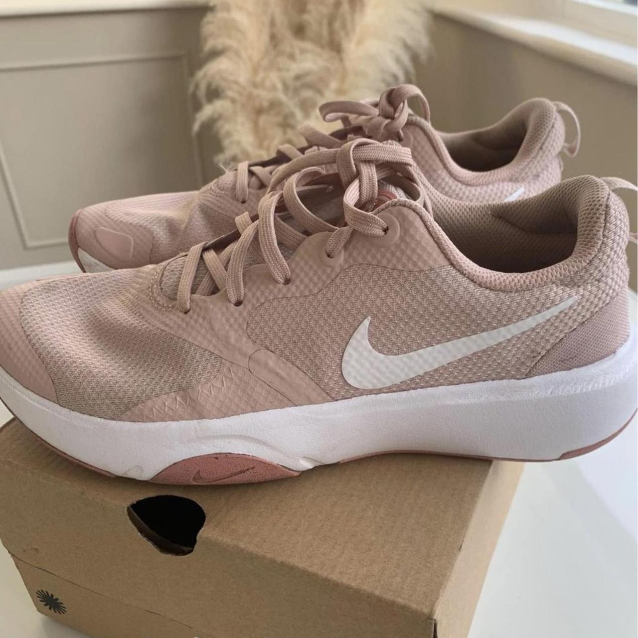 womens black nike trainers uk