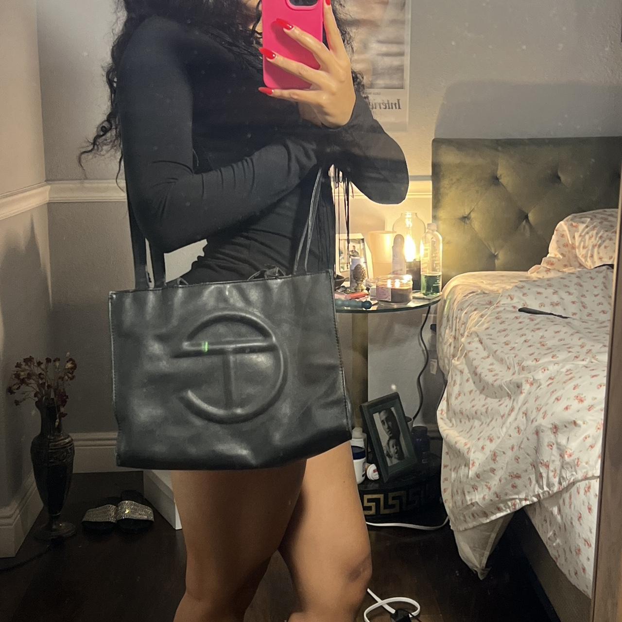 This is the OG telfar medium bag !! They do NOT sell... Depop