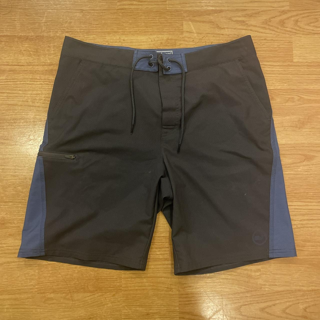 Vineyard vines mens performance shorts size 33.... - Depop