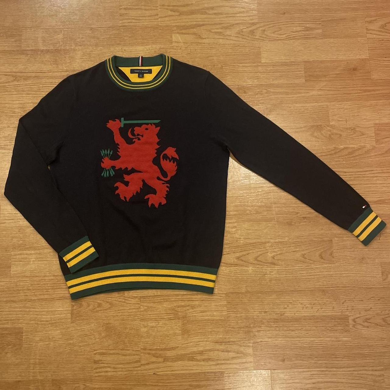 TOMMY HILFIGER NAVY BLUE RED NOVELTY CREST CREWNECK