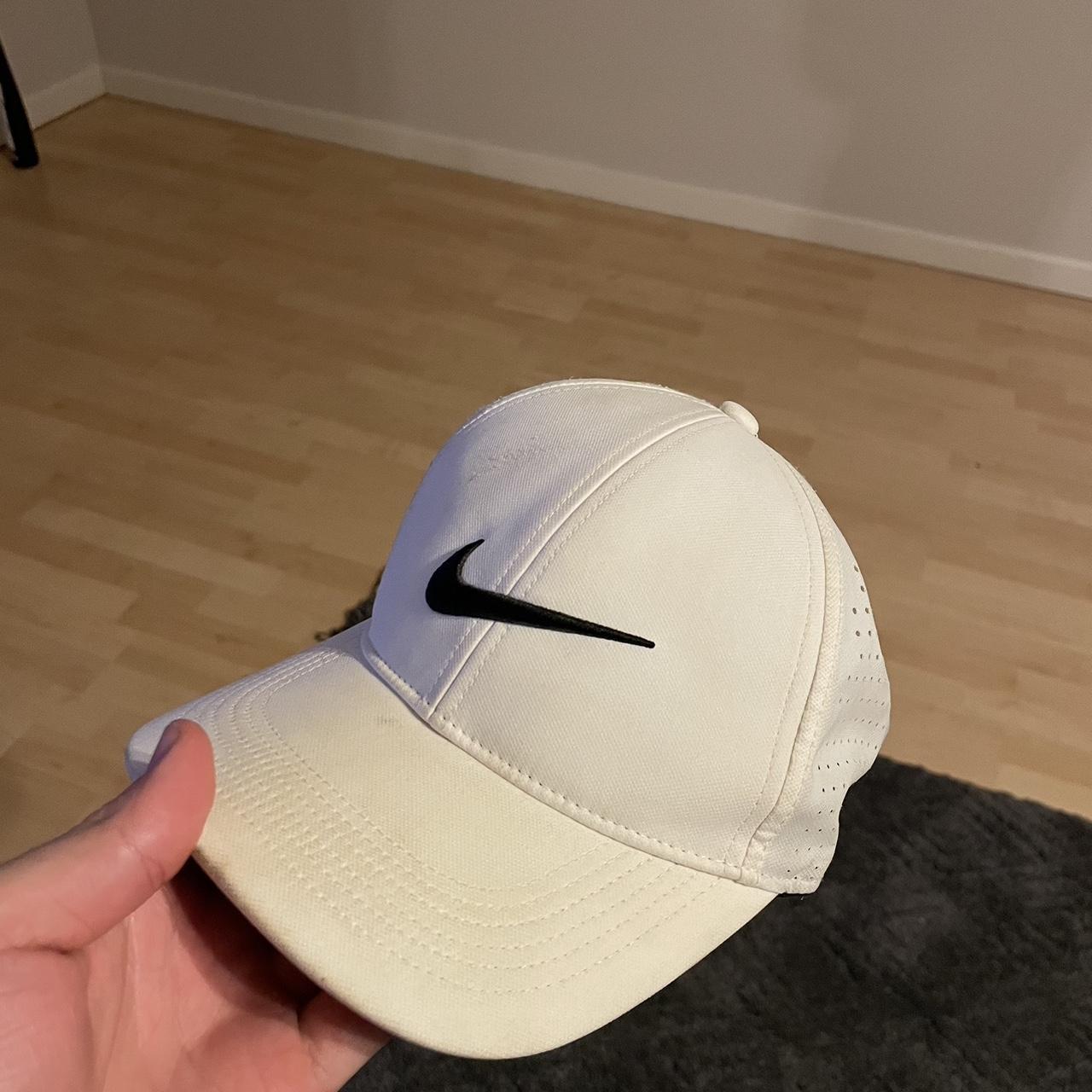 white nike golf hat mens