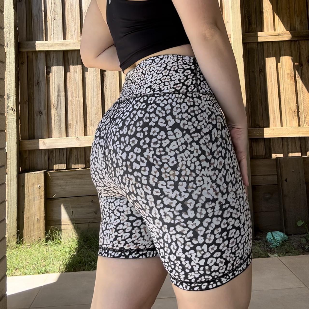 REVERSIBLE BIKE SHORTS COTTON ON flattering