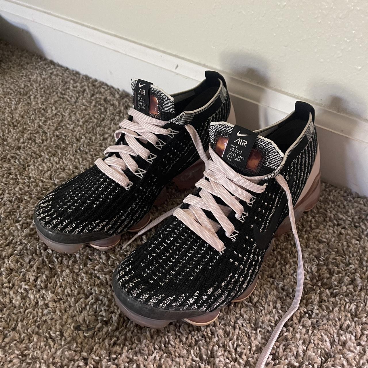 Rose gold and black vapormax sale