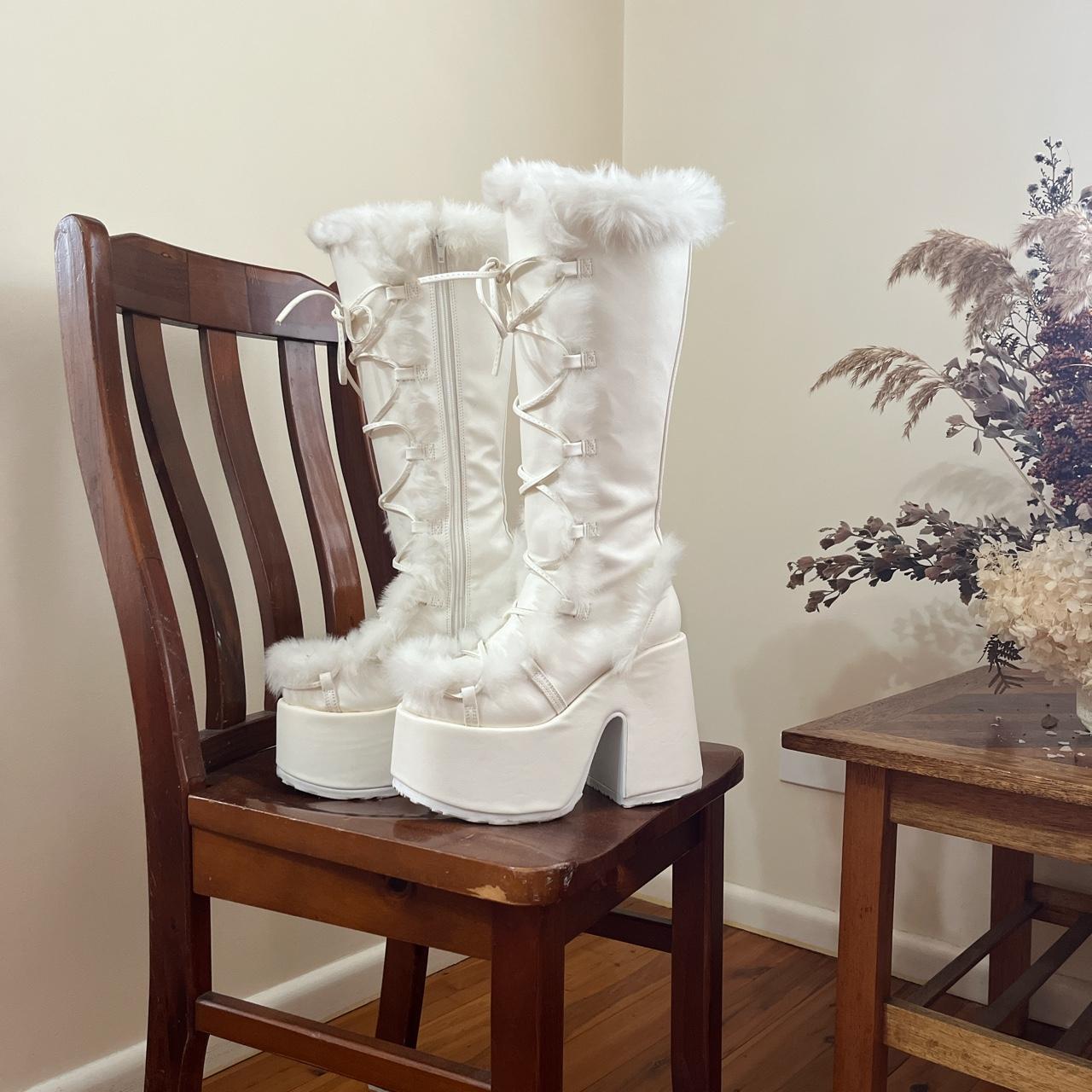 demonia camel white