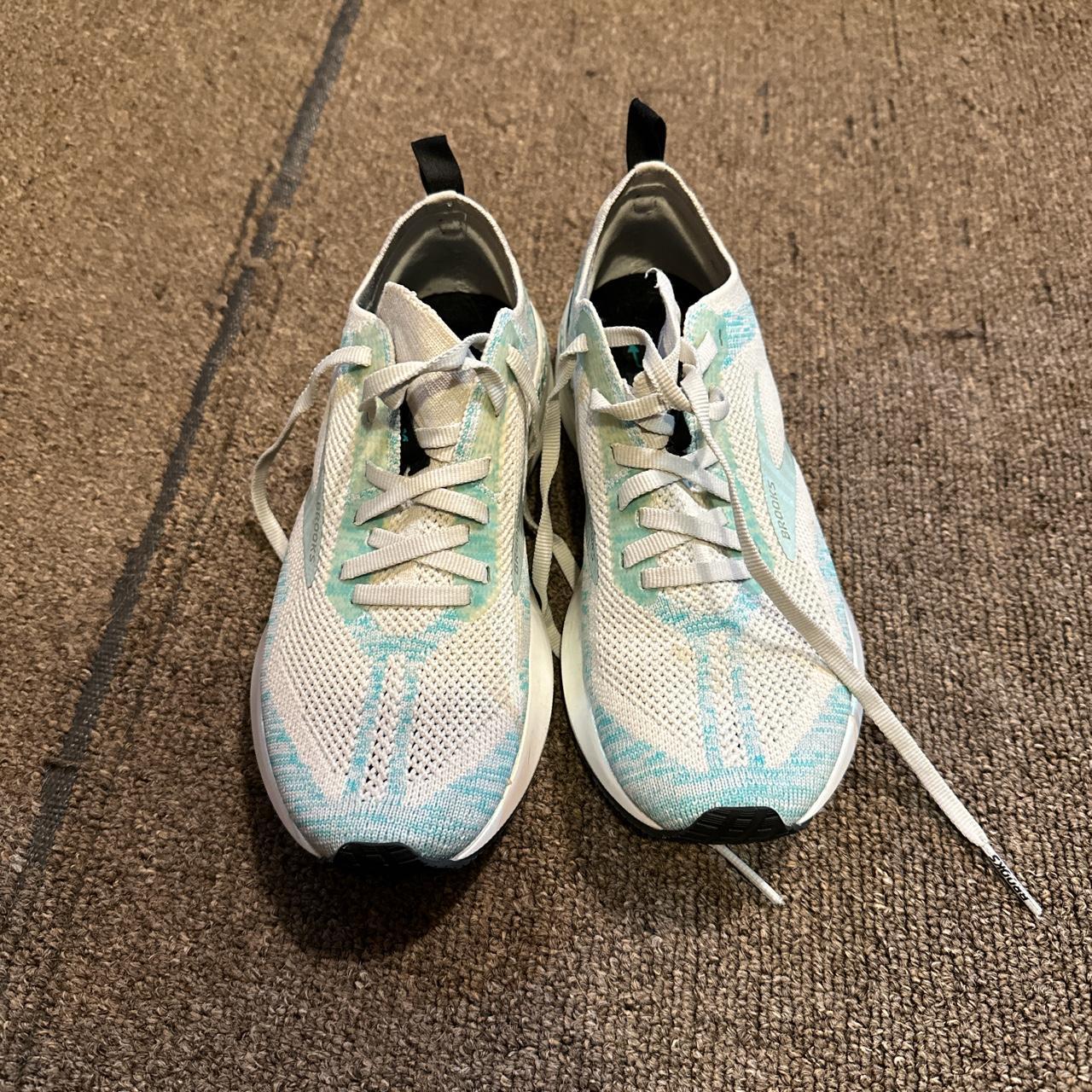 Brooks Women's White and Blue Trainers | Depop