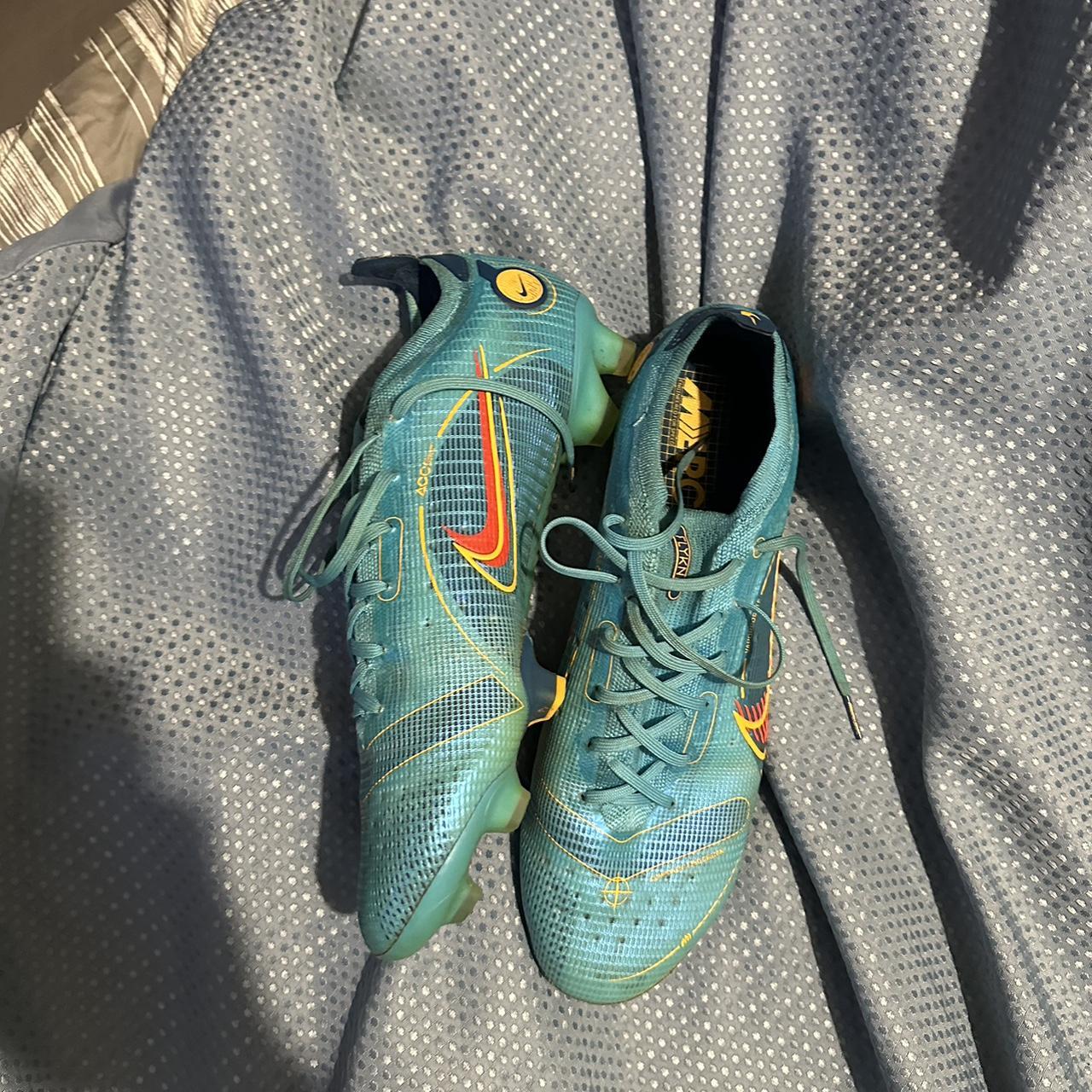 faulty nike football boots